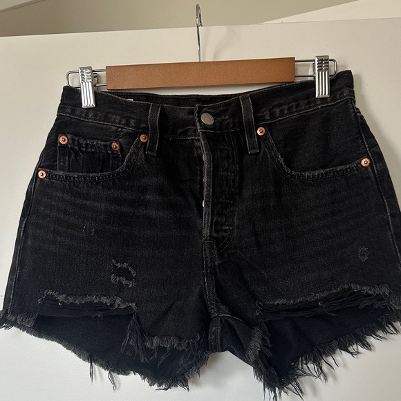 Levi's 501 button fly cut off Shorts - Picture 2 of 4